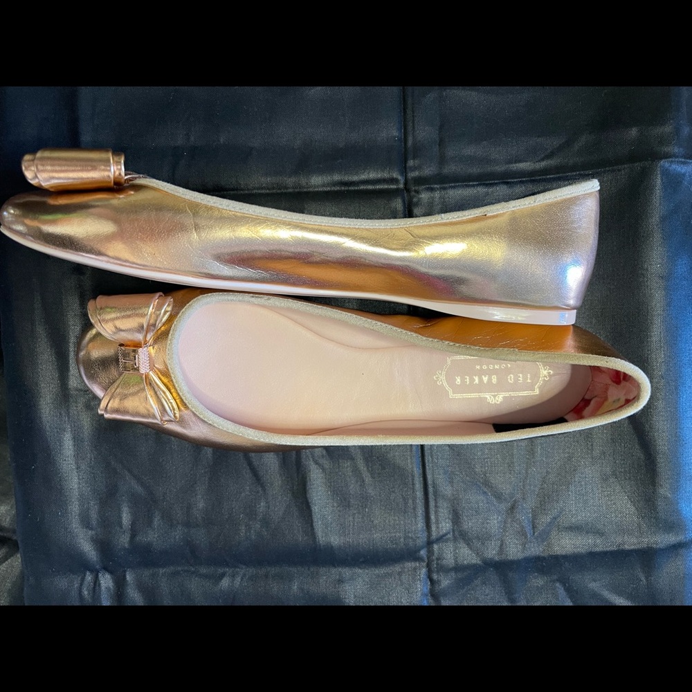 Ted Baker Rose gold flats size 40.5 USA 10